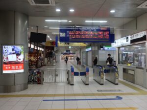 JR九州新幹線 鹿児島中央駅 新幹線・在来線乗り換え改札口 EXサービス利用者のためICカードに対応した自動改札機が並びます