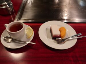 紅茶とデザート ステーキハウス アンガスにて