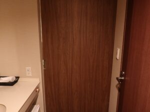 ドーミーイン熊本 セミダブルルーム 室内にある扉