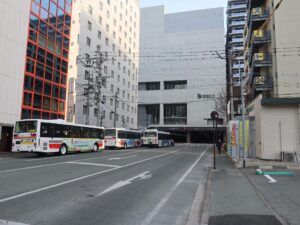 熊本桜町バスターミナル 場内へ入場するバスの列