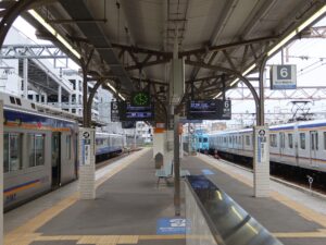 南海本線 和歌山市駅 5番線・6番線 主に泉佐野・岸和田・堺・なんば方面に行く列車が発着します