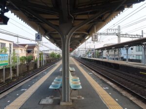 近鉄大阪線 弥刀駅 3番線・4番線 主に上本町方面と、上本町で乗り換えて難波・尼崎・三宮方面に行く列車が発着します