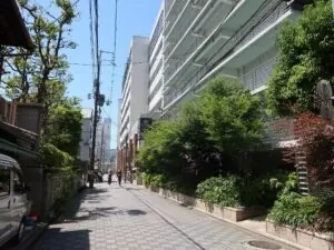 アパホテル 京都駅堀川通 建物 横から撮影