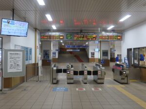 JR福知山線 福知山駅 改札口 ICOCA・Suica・PASMOなどの交通系ICカード対応の自動改札機が並びます