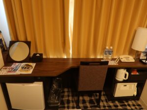 アパホテル＆リゾート 東京ベイ幕張 セントラルタワー ツインルーム デスク