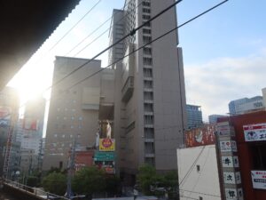 ホテル阪神大阪 建物 JR大阪環状線 福島駅のホームから撮影