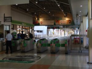 JR山形新幹線 山形駅 新幹線改札口 Suica、PASMOなどの交通系ICカード対応の自動改札機が並びます