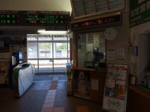 JR奥羽本線 大石田駅 改札口 自動改札機のような形をしたICカードリーダーが付いています