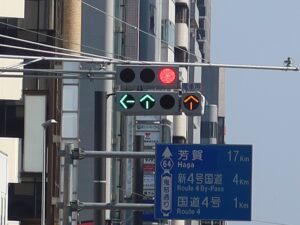 宇都宮ライトレール 宇都宮市内の信号機 黄色い矢印には電車用と書いてあります