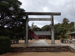 松江護國神社 鳥居と拝殿