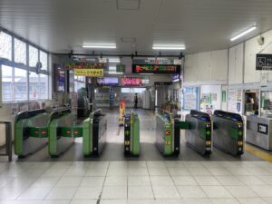 JR高崎線 籠原駅 改札口 Suica・PASMOなどの交通系ICカード対応の自動改札機が並びます