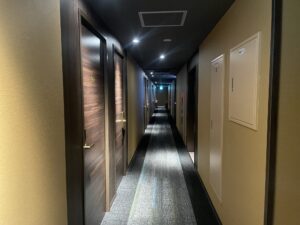 熊谷天然温泉 ハナホテル籠原 廊下 2階には多目的トイレがあります