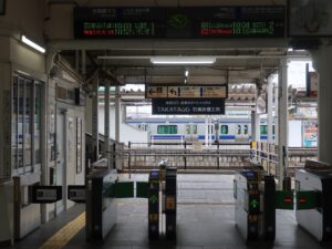 JR常磐線 高萩駅 改札口 交通系ICカード対応の自動改札機が並びます