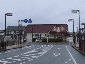 JR常磐線 高萩駅 駅舎 駅前の大通りから撮影