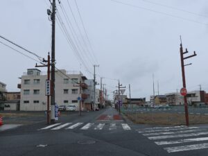 茨城県高萩市 高萩駅から1本先の通り 空き地や駐車場が目立ちます