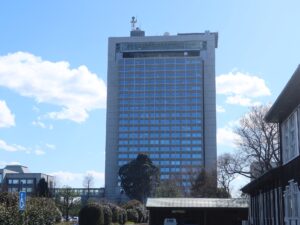 茨城県庁 背面から撮影