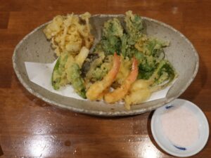 エビと野菜天ぷらの盛り合わせ みと楽横丁 くずし和食高山さんにて