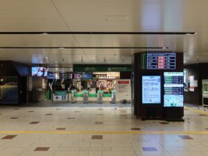 JR東北新幹線 仙台駅 新幹線中央改札口 Suica・PASMOなどの交通系ICカードに対応した自動改札機が並びます