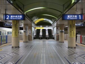 仙台地下鉄東西線 仙台駅 1番線・2番線 1番線は主に富沢方面に行く列車が発着します 2番線は主に泉中央方面に行く列車が発着します