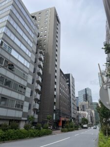 アパホテル＆リゾート 西新宿五丁目タワー 建物全景