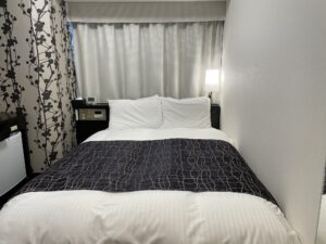 アパホテル＆リゾート 西新宿五丁目タワー シングルルーム ベッド