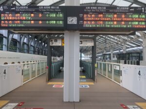 西九州新幹線 長崎駅 13番線・14番線 西九州新幹線で諫早・武雄温泉方面に行く列車が発着します