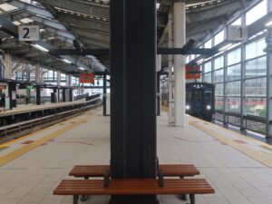 JR長崎本線 長崎駅 1番線・2番線 長崎本線で諫早・湯江・肥前浜方面と、諫早から大村線で大村・ハウステンボス・佐世保方面に行く列車が発着します