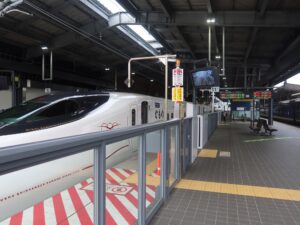 西九州新幹線 武雄温泉駅 11番線・12番線 11番線は主に西九州新幹線かもめで長崎方面に行く列車が発着します 12番線は未使用です