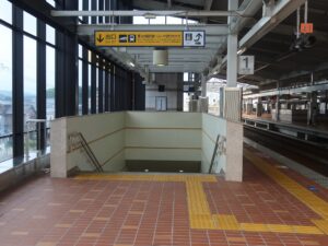 JR佐世保線 武雄温泉駅 1番線 主に早岐・佐世保方面と、佐賀・鳥栖・博多に行く在来線列車が発着します