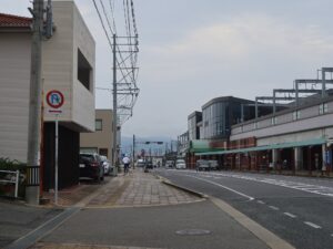 西九州新幹線 武雄温泉駅 楼門口 駅前 写真逆方向が武雄温泉の温泉街です