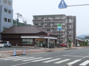 西九州新幹線 武雄温泉駅 楼門口 駅前 駅付近にはコンビニがあります