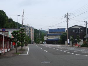 佐賀県武雄市 武雄温泉付近 温泉旅館が立ち並びます