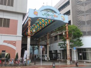 佐賀の繁華街 白山付近 しらやま名店街 バルーン通り 入口