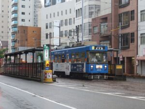 長崎電気軌道 めがね橋電停 1200形が停車中