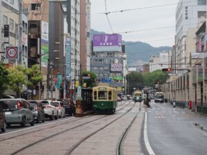 長崎電気軌道 観光通電停 500形が停車中