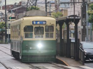 長崎電気軌道 観光通電停 200形が停車中