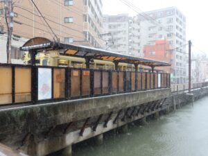 長崎電気軌道 大浦天主堂電停 500形が停車中