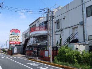 湯乃泉 草加健康センター 建物 いかにも昭和レトロな健康ランドです