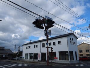 島根県松江市 八雲記念館前交差点 支柱が1本のUFO型信号機