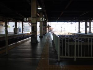 IRいしかわ鉄道線 金沢駅 4番線・5番線主に小松・大聖寺・福井方面と富山・七尾・和倉温泉方面に行く列車が発着します