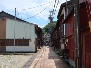 金沢 ひがし茶屋街 メインストリートの隣の通り