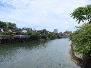 金沢 主計町茶屋街 浅野川と中の橋 浅野川大橋から撮影