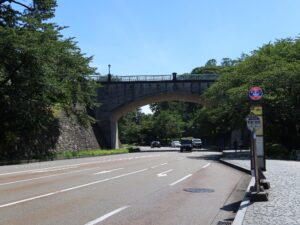 北鉄バス 兼六園下・金沢城バス停と石川橋