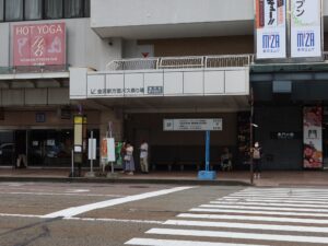 北鉄バス 武蔵が辻・近江町市場バス停 金沢駅方面行き 金沢エムザの前にあります