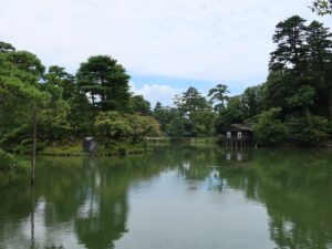 金沢 兼六園 霞ヶ池、蓬莱島と内橋亭