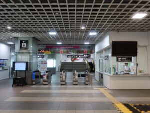 ハピラインふくい 福井駅 改札口 ICOCA・PiTaPa・Suicaなどの交通系ICカードに対応した自動改札機が並びます