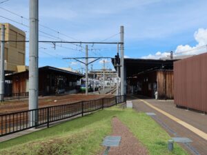 えちぜん鉄道三国芦原線 田原町駅 駅舎と構内踏切