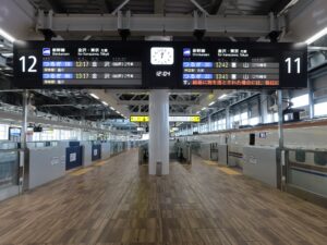 北陸新幹線 敦賀駅 11番線・12番線 主に福井・金沢・富山・長野・大宮・上野・東京方面に行く列車が発着します