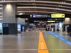 JR北陸本線 敦賀駅 新幹線への乗り換え改札口 ICOCA・PiTaPa・Suica等の交通系ICカード対応の自動改札機が並びます