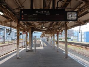 JR北陸本線 敦賀駅 3番線・5番線 主に京都・大阪・神戸・明石・姫路方面に行く列車が発着します